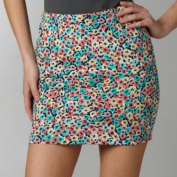 NWT BCBGENERATION mini skirt - Picture 10 of 10